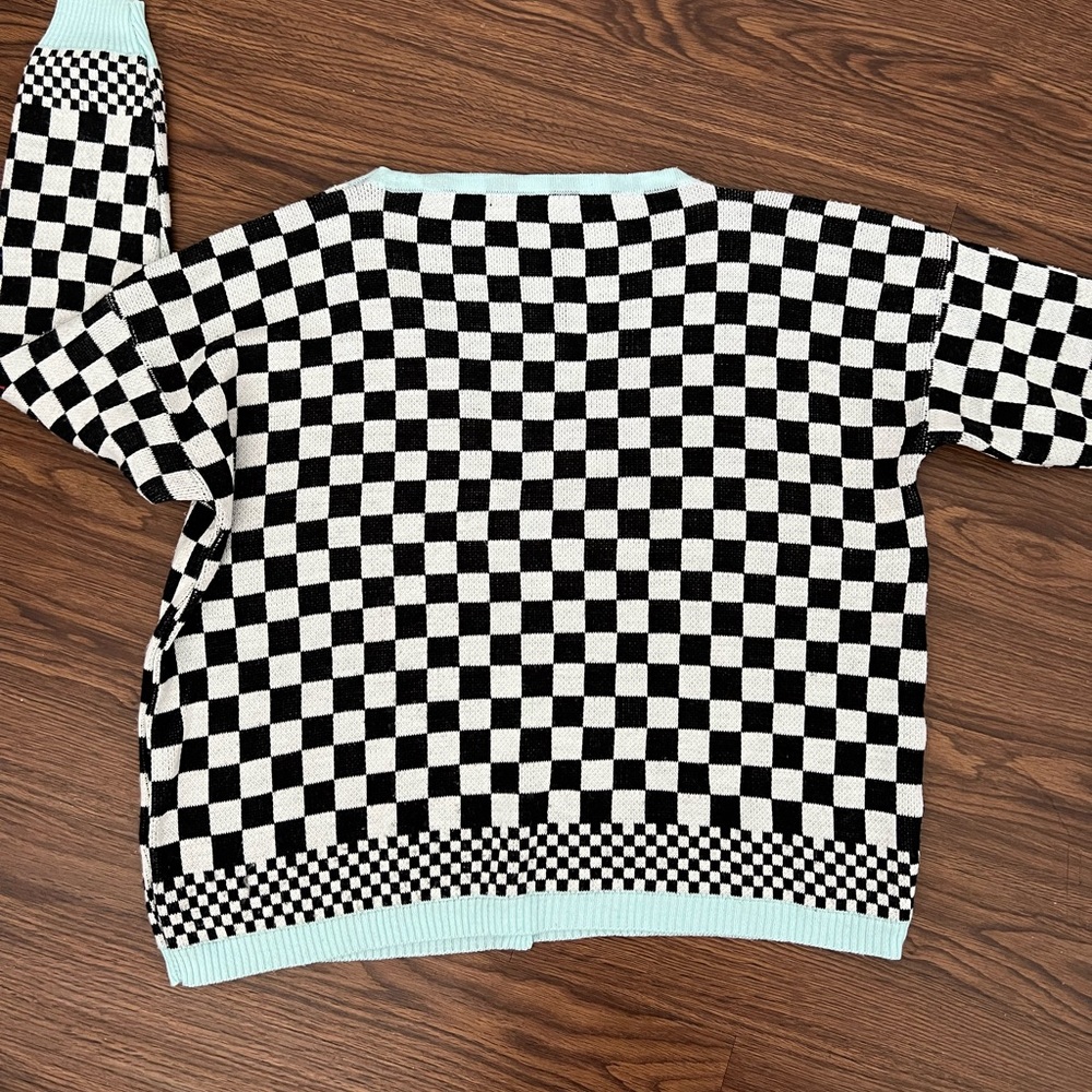 Checkered v neck sweater with light blue outline